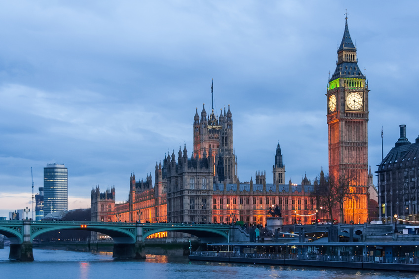 Palacio de Westminster, Torre del reloj Big Ben y puente Westminster en Londres