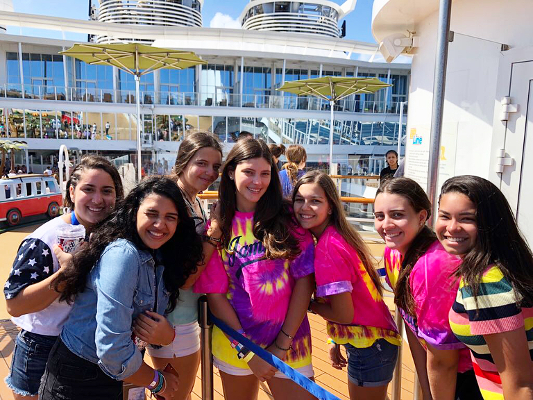 Las quinceañeras 218 de Viajes Gloria Méndez disfrutaron del crucero más grande del mundo, el Harmony of the Seas de Royal Caribbean