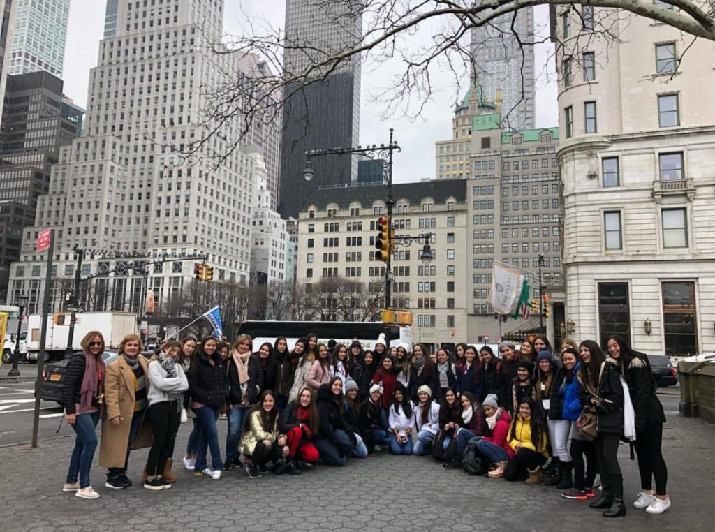 Las Quinceañeras 2018 de Viajes Gloria Méndez disfrutaron de un hermoso día de invierno en Central Park South, New York